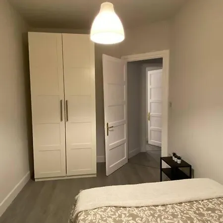 Centrico Y Moderno En Apartamento Bilbau